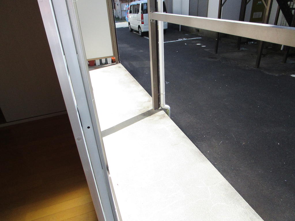 バルコニー　こちらの洗濯物干せます！