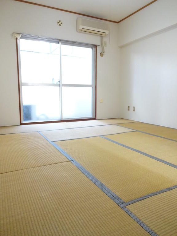 アーバン南浦和の居間写真