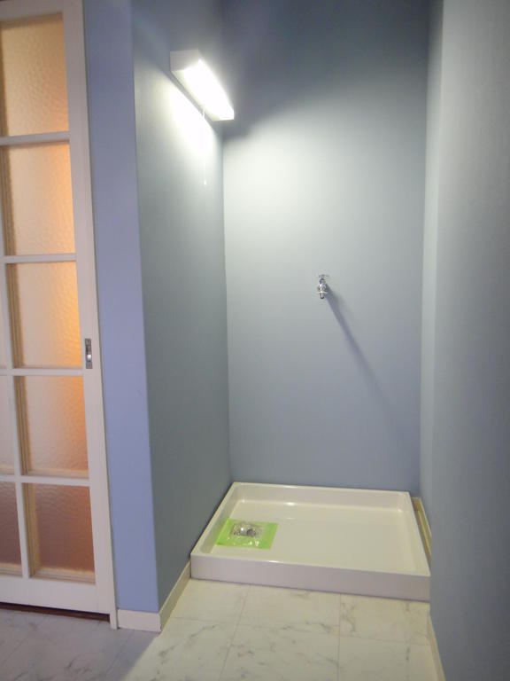 バルコニー　サンルーム内洗濯機置き場