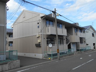 セジュール根城Ｂの建物外観