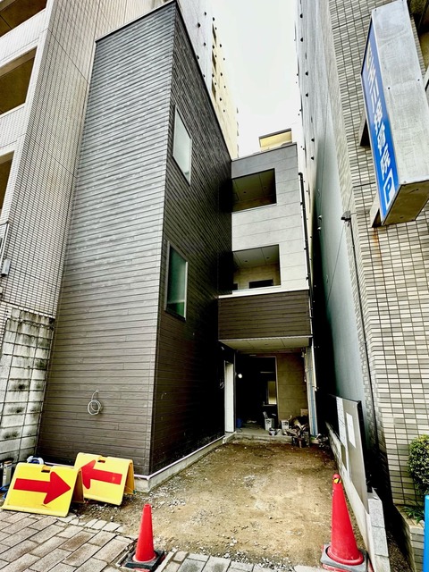 広島市中区榎町のアパートの建物外観