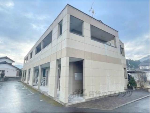 福知山市字観音寺のアパートの建物外観