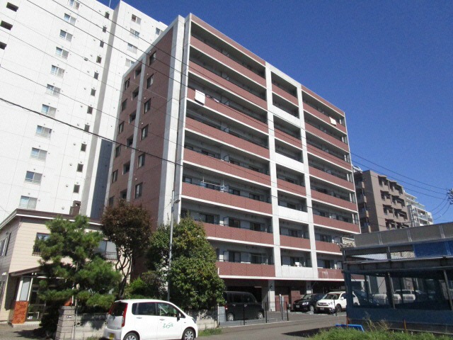 札幌市東区北七条東のマンションの建物外観