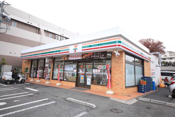 コンビニ　セブンイレブン（コンビニ）まで791m