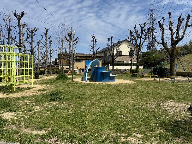 【吹田市佐井寺のマンションの公園】