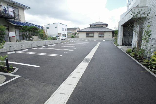 【熊本市中央区琴平本町のマンションの駐車場】