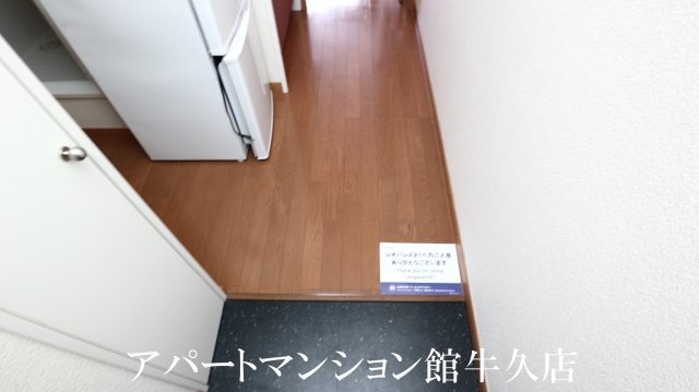 【レオパレスルミエールの玄関】