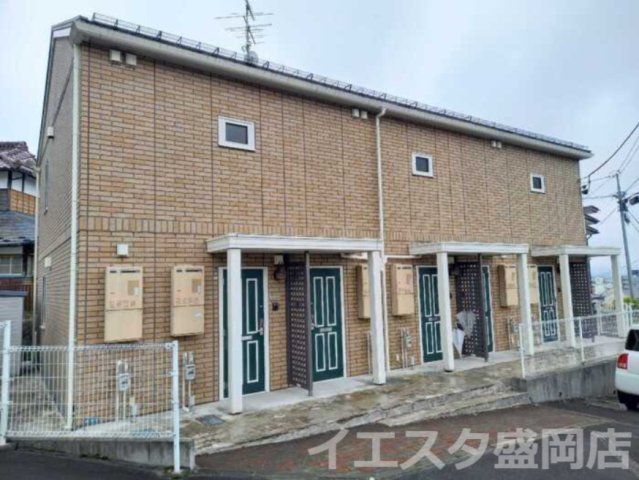 盛岡市東中野町築16年の建物外観