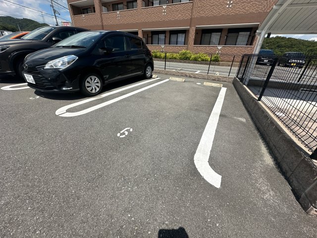 【ヒルハイツの駐車場】