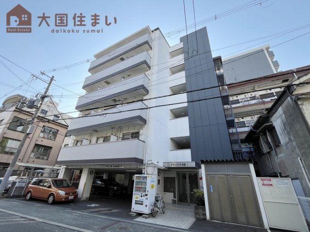 【大阪市西成区岸里東のマンションの建物外観】