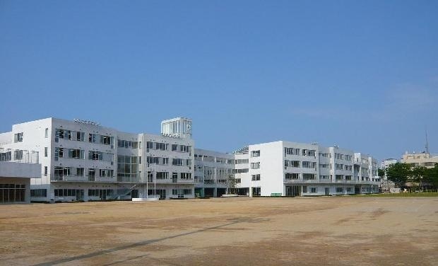 【シャーメゾン安田町の小学校】