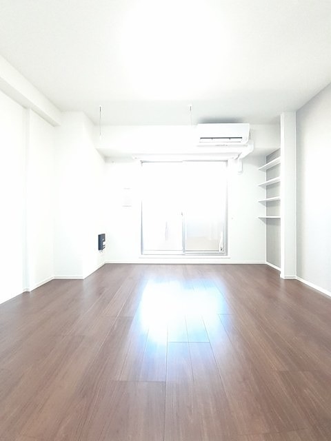 居室・リビング　エアコン付きです。