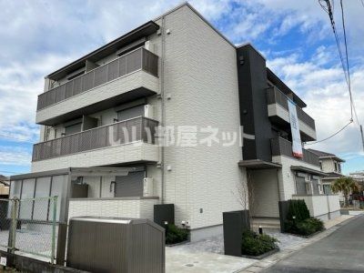 深谷市西島町のマンションの建物外観