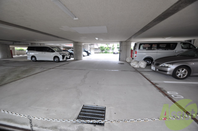 【神戸市垂水区城が山のマンションの駐車場】