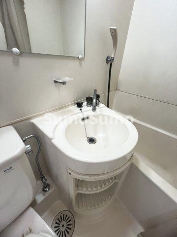 洗面設備　ゆったりとスペースのある洗面所