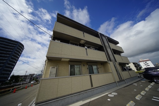 下関市秋根西町のアパートの建物外観