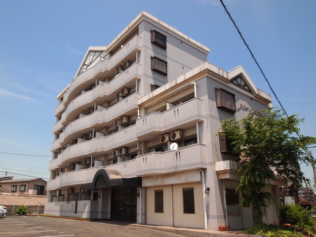 東海市養父町のマンションの建物外観