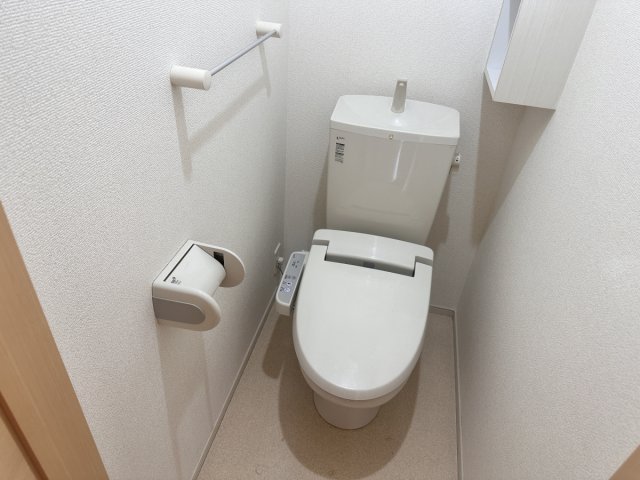 トイレ　暖房便座付きです