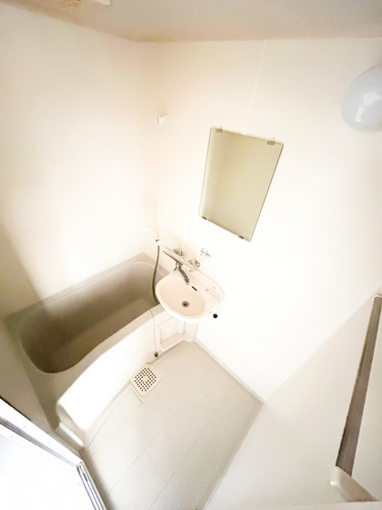 バス・シャワールーム　※他の号室の写真です。