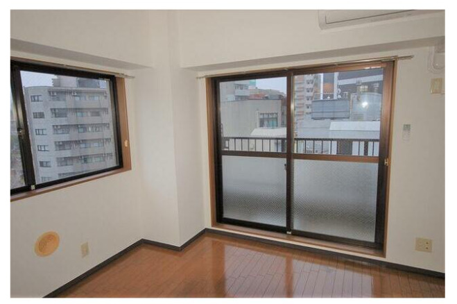 居室・リビング　こちらの居間で趣味の時間をお楽しみください。