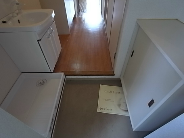 玄関　102内装です