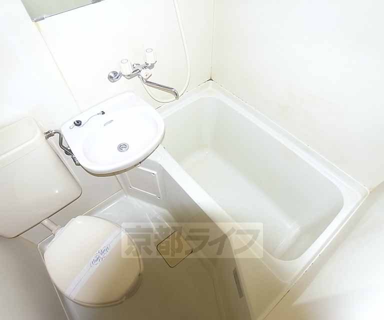 バス・シャワールーム　きれいなユニットバスです。