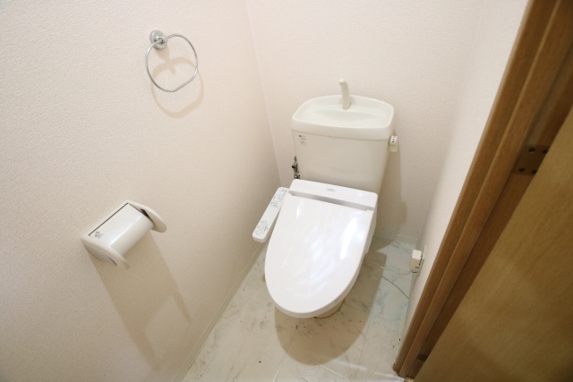 トイレ　※別室の参考写真の為、現況優先です。