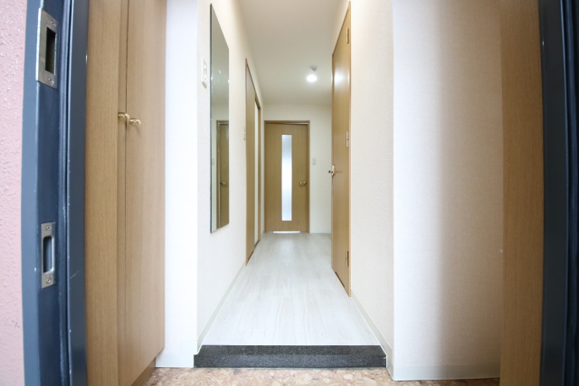 玄関　※別室の参考写真の為、現況優先です。