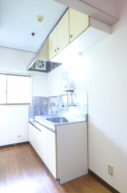 キッチン　★キッチンも窓があって明るいです★