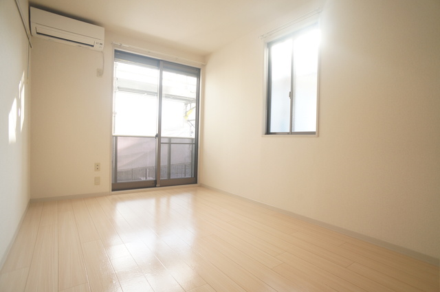 居室・リビング　２面採光なので、明るく風通しのよいお部屋です♪