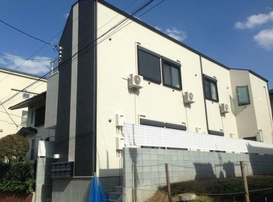 建物外観　ネット無料。ネット無料なら月々実質4000円程度のコストがか
