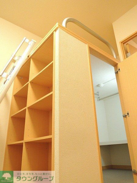 その他部屋・スペース　ハイベットの下は収納スペース