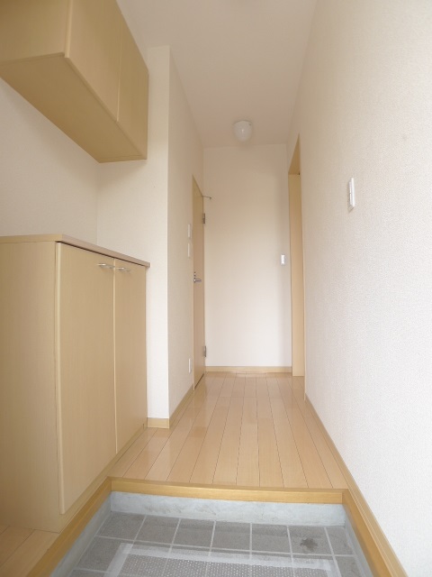 玄関　上下セパレートで収納力たっぷりの玄関