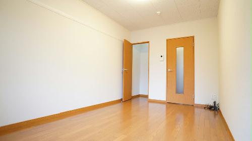 その他部屋・スペース　スタイリッシュな配色のお部屋です。