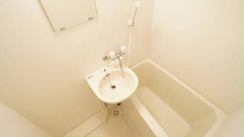 バス・シャワールーム　清潔感のあるお風呂