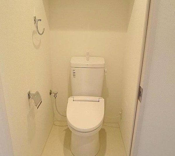 東京メトロ日比谷線 北千住駅 徒歩11分 12階建 築12年のトイレ写真