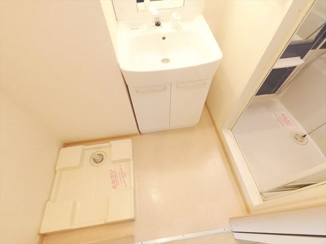 洗面設備　独立洗面台と洗濯パン