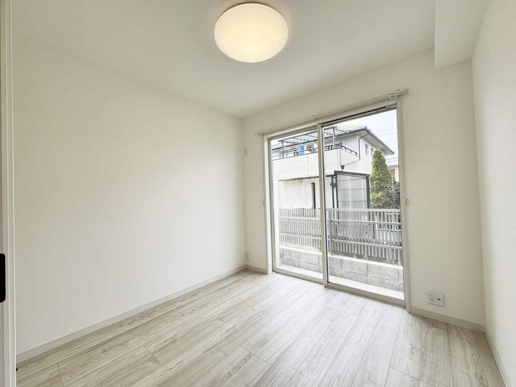 その他部屋・スペース　温かみのある床でインテリアしやすいお部屋