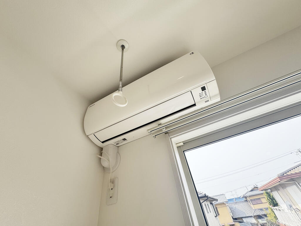 その他設備　エアコン一台、室内物干し、Wi－Fi付き