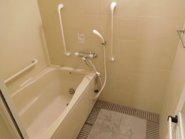 バス・シャワールーム　浴室もゆったりしており一日の疲れも癒やされます