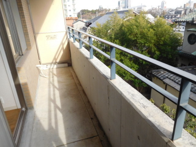 バルコニー　洗濯物もよく乾く南向きバルコニー