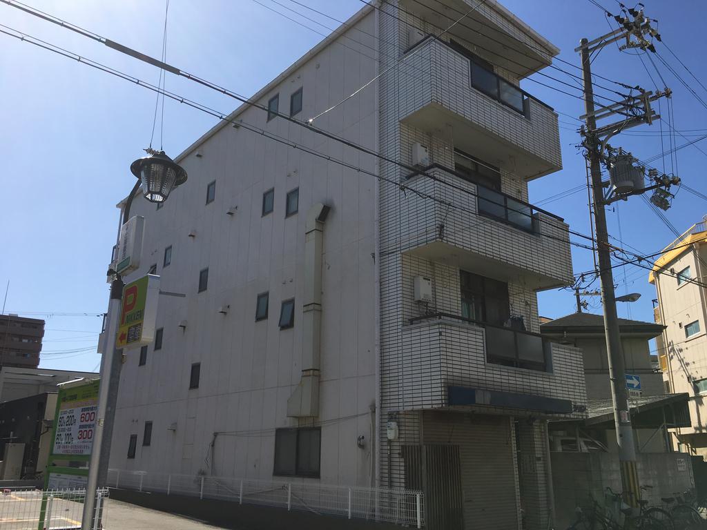 吉村マンションの建物外観