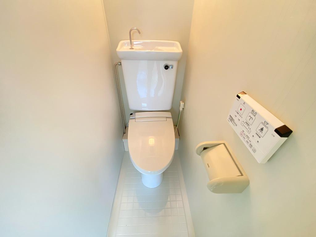 トイレ　温水洗浄便座付き
