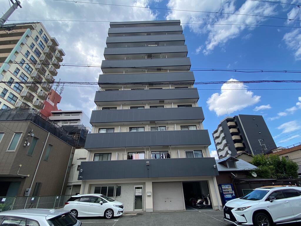 建物外観　鉄骨造10階建てEV付き
