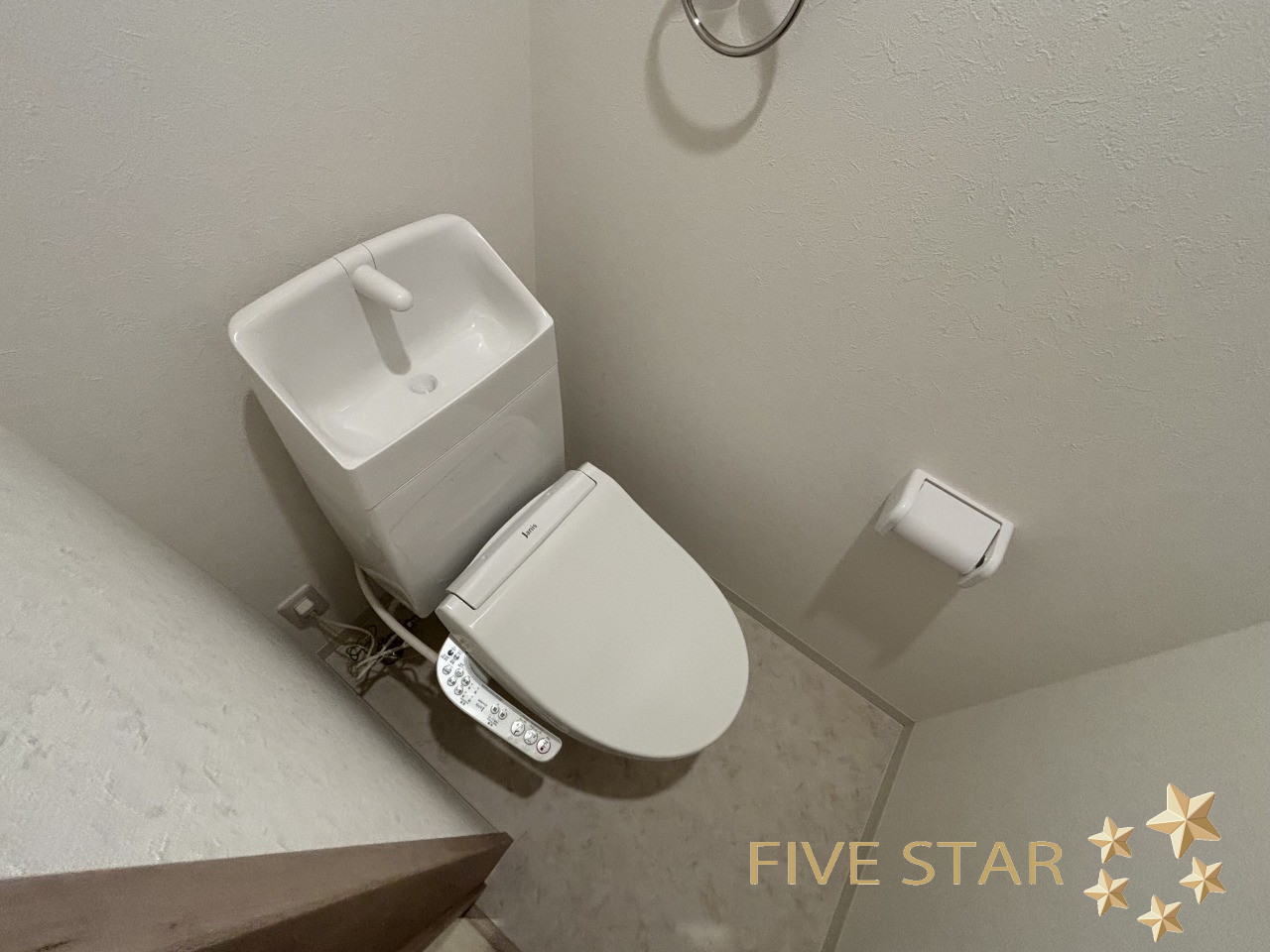 京阪本線 枚方公園駅 徒歩5分 3階建 築3年のトイレ写真