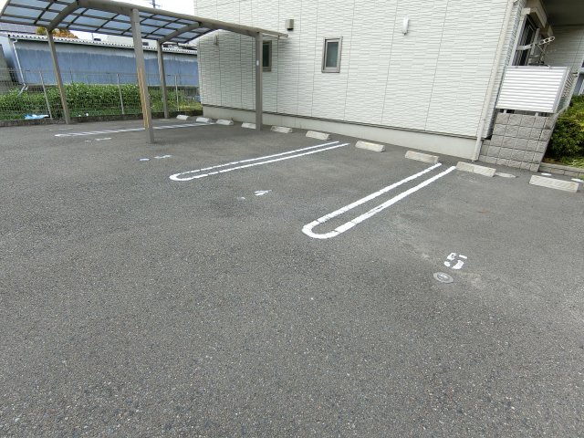 【シャーメゾン　セルクル2の駐車場】