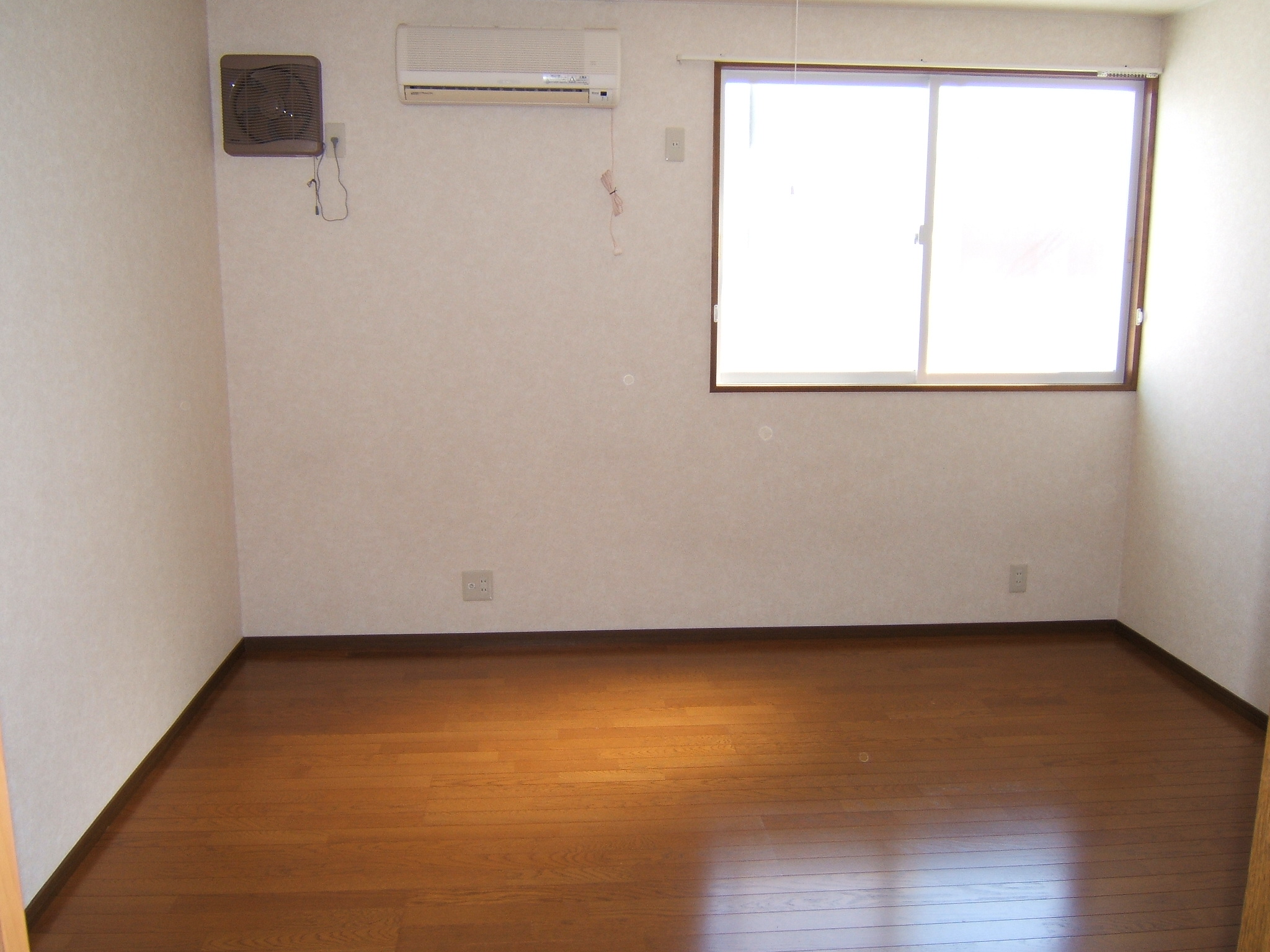 居室・リビング　8帖のお部屋は1人暮らしだと丁度良いですね♪