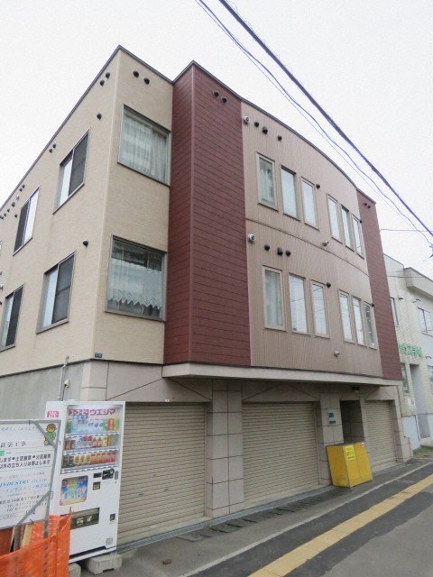札幌市北区新琴似六条のアパートの建物外観