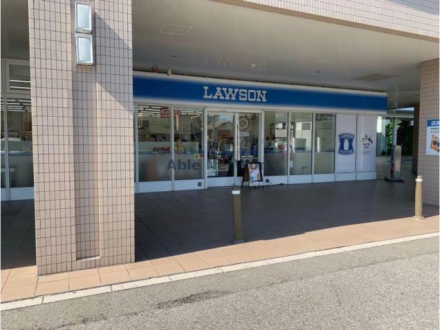 コンビニ　ローソン徳島赤十字病院店（コンビニ）まで834m