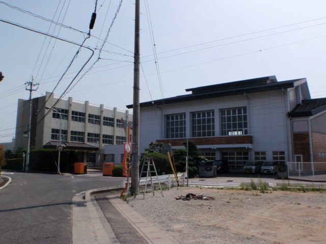 【ネオ・パラッツオＡの小学校】